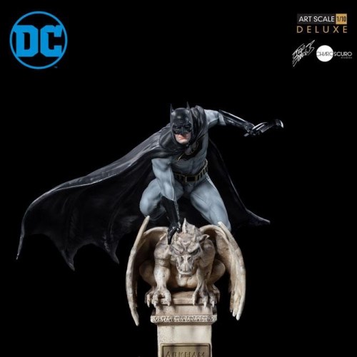 Batman by Eddy Barrows DC Comics Deluxe Art 1/10 Scale Statue by Iron Studios